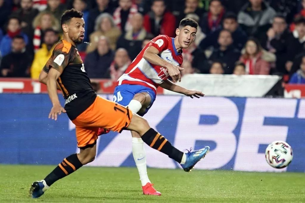 英雄联盟竞猜-包含赛前体能课后，瓦伦西亚门线救险备战国王杯，信心回归，数据趋势出现新变化的词条